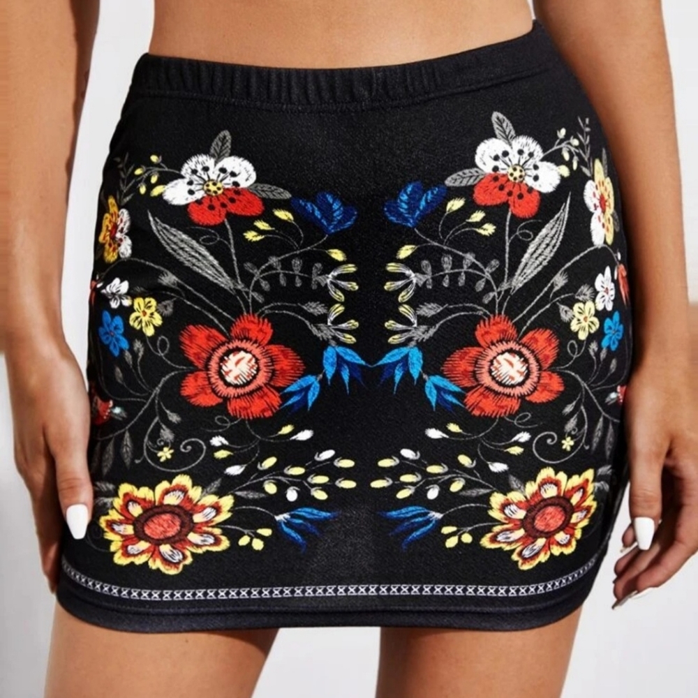 NIP Shein Medium floral print over black elastic waistband mini skirt boho